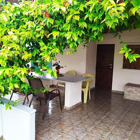 Chris & Mary Comfort Rooms Nea Iraklia Exterior photo